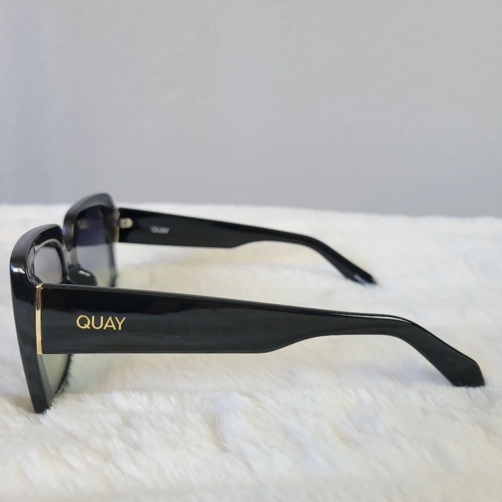 QUAY // ltd ed paris hilton collab oversized premium injection square sunglasses